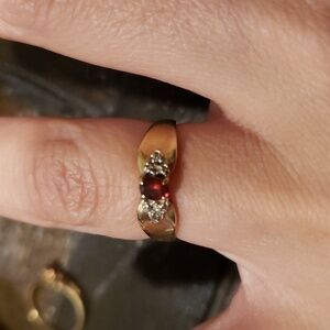 Garnet stone ring